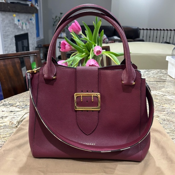 Burberry Soft Grain Medium Buckle Tote-Excellent! 👛 - Picture 2 of 15